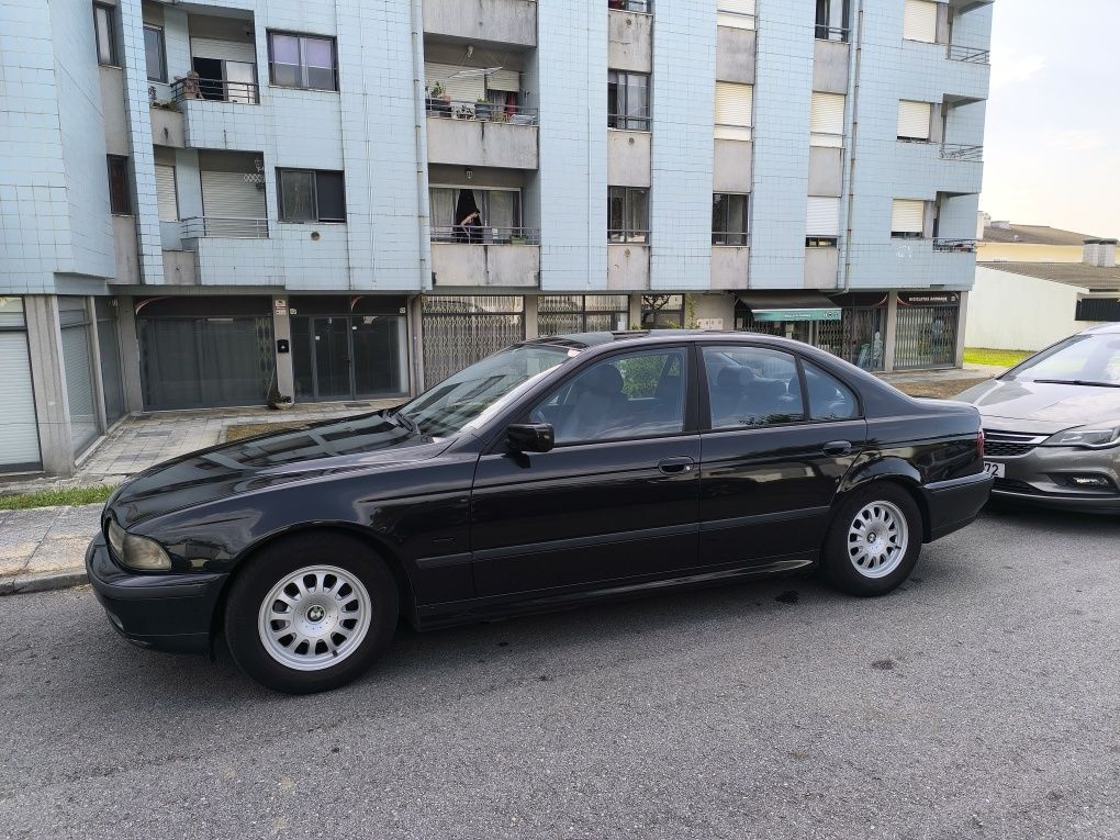 BMW e39 523i com 217.000 quilómetros