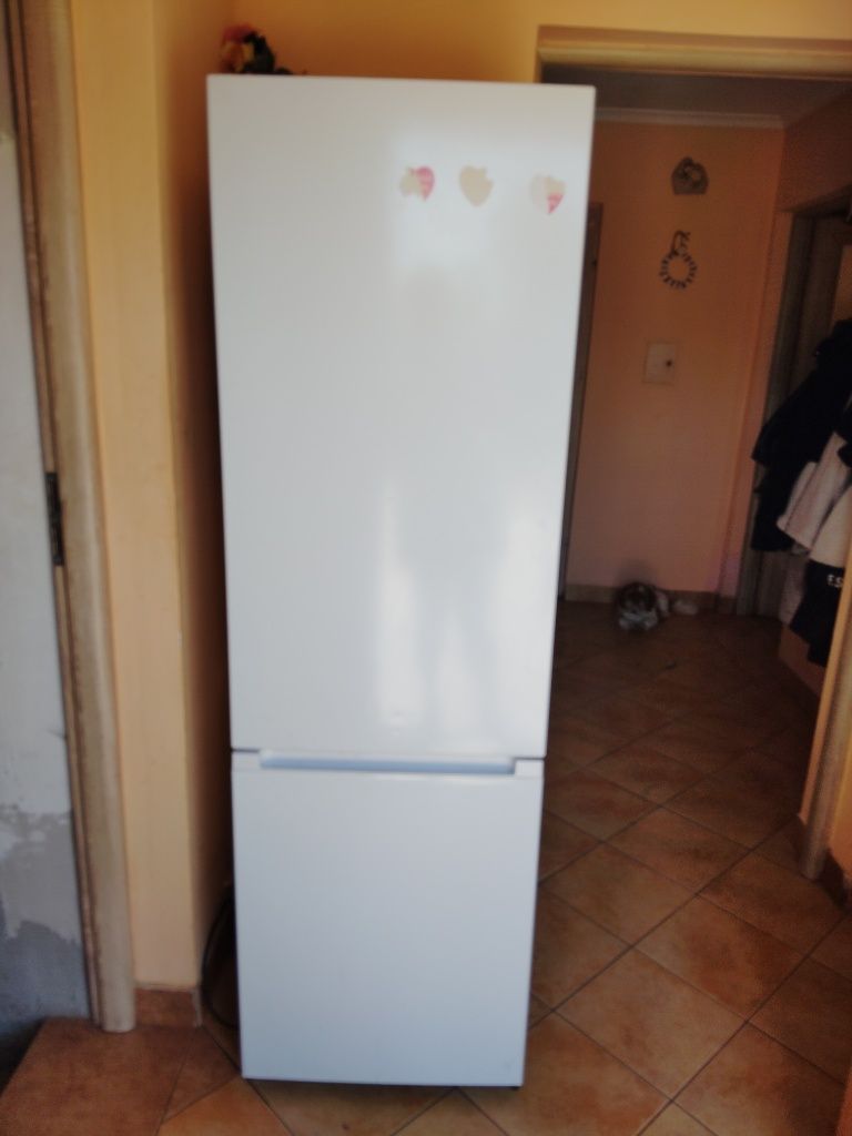 Lodówka w stanie średnim