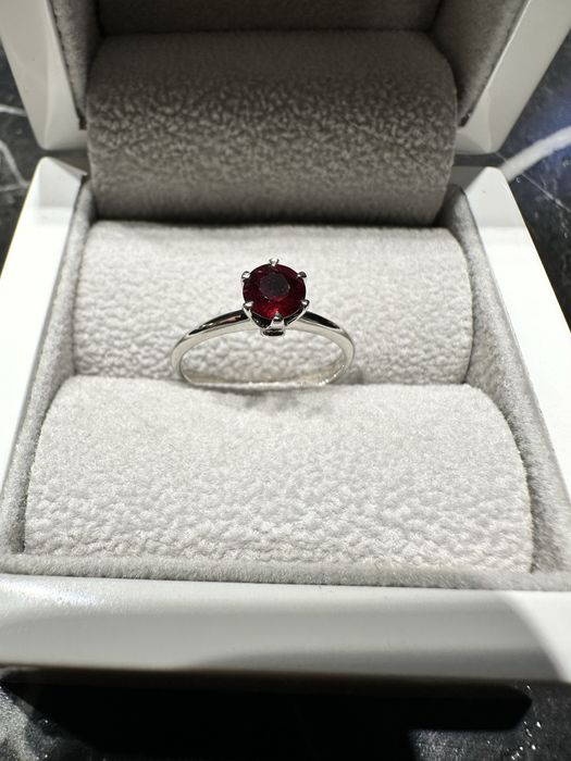 Pierścionek zaręczynowy z rubinem Savicki