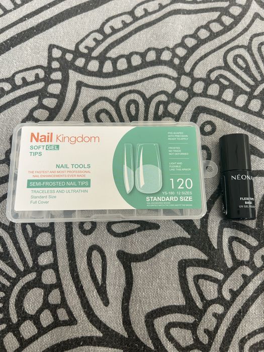 Tipsy do przedlużania paznokci + baza