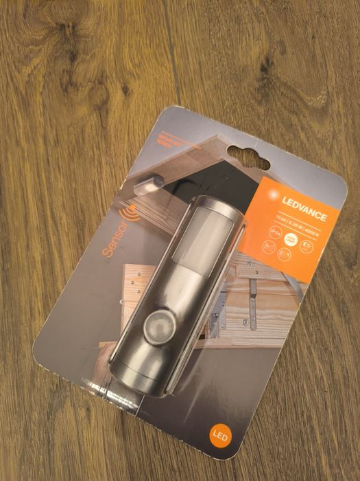 Lampa LED z czujnikiem ruchu LEDVANCE – nowa, w opakowaniu!