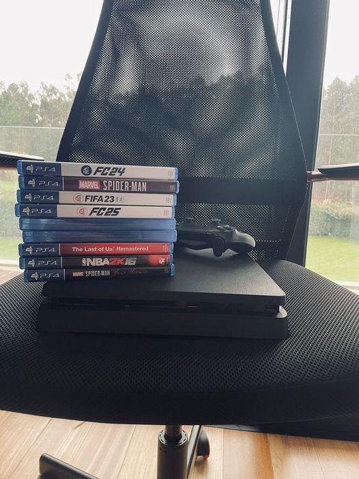 PlayStation 4 com 9 jogos