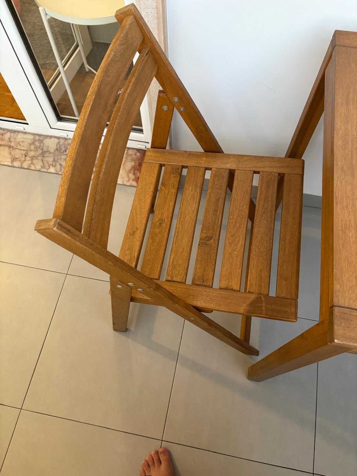 Mesa + 2 Cadeiras de Madeira Externa