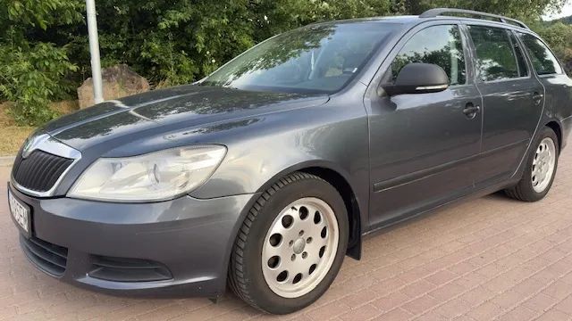 Skoda Octavia SKODA OCTAVIA II koniec 2011 1.4 TSI kombi salon Polska