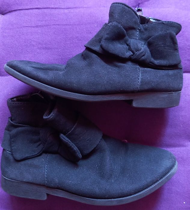 Czarne krotkie botki zamszowe dziewczece 26 H&M