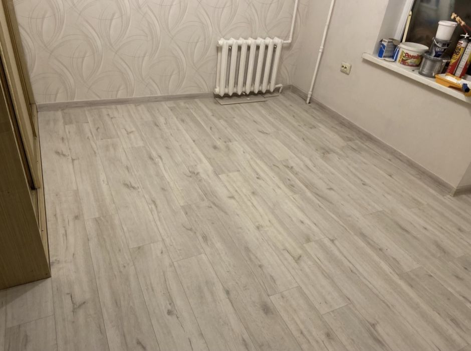 Укладка ламината/линолиума/плинтуса.Ламинат на стену.Демонтаж .