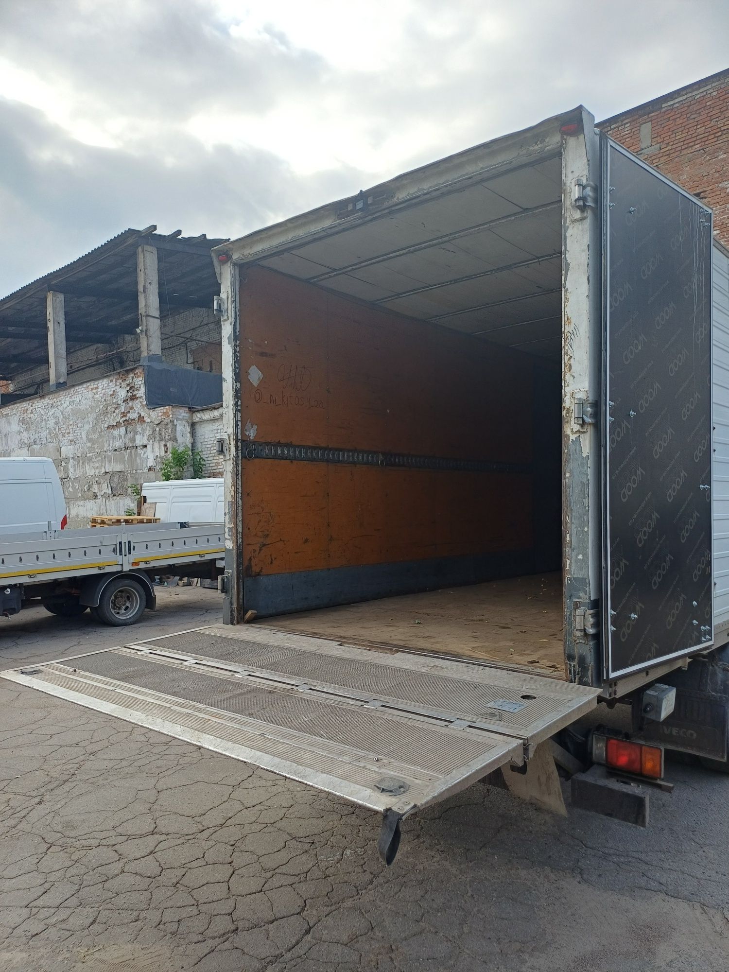 Продам IVECO DAILY 59.12 , 2800 см3 , 1999 р.в. з гідробортом-книжкою