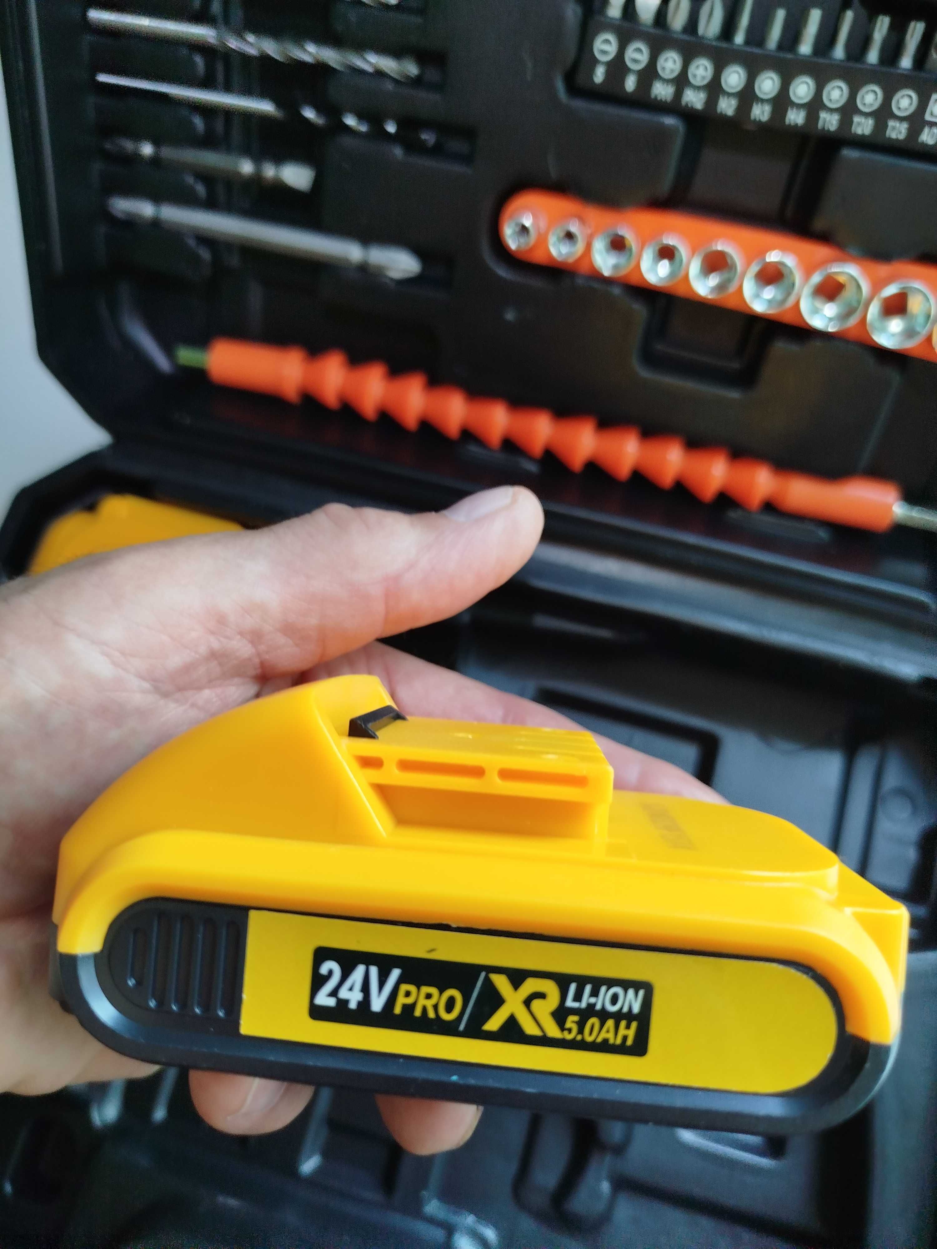 Акумуляторний шуруповерт Dewalt 2 акумулятори 24V 5A інструмент кейс