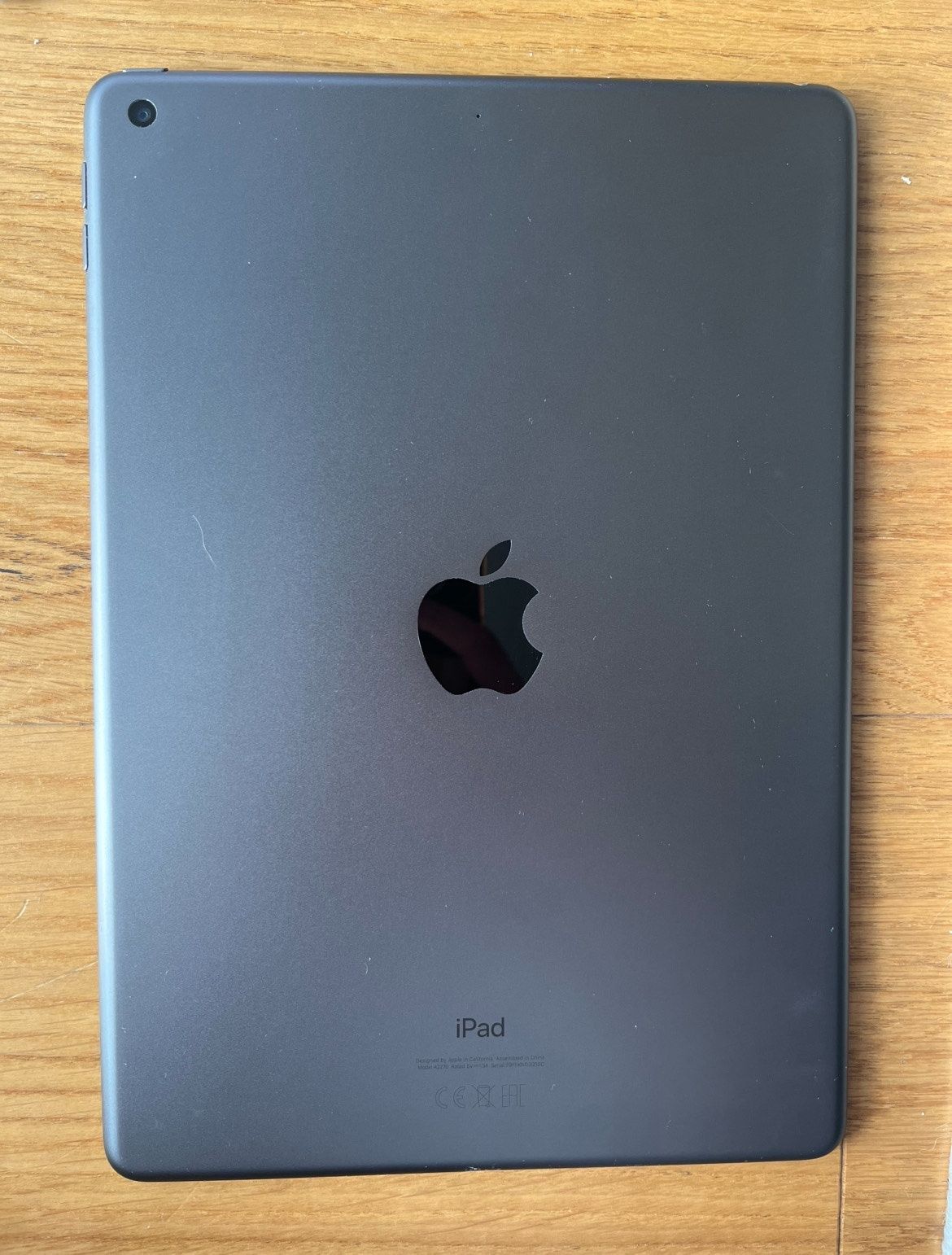 iPad 8. generacji 32 GB WiFi + etui + oryginalna klawiatura Apple