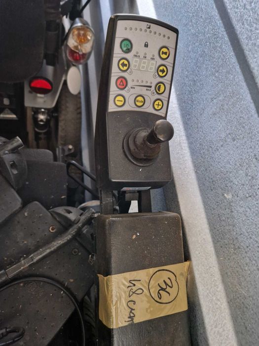 Wózek inwalidzki elektryczny Meyra siedzisko 48 cm -35