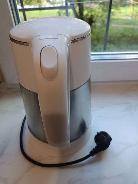 Продаю чайник б/у.в гарному стані