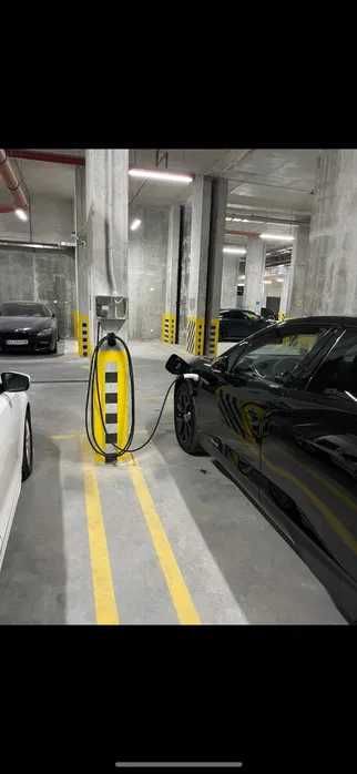 Паркінг з зарядкою EV | Львів, подобово 200 грн, 15хв до ЖД вокзалу