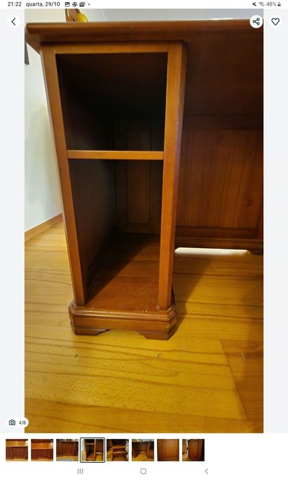 Secretária em madeira acabamento Cerejeira