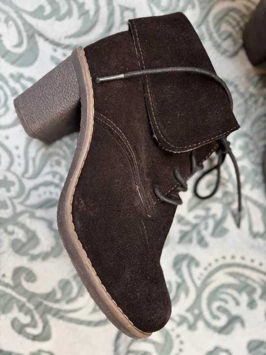 37 Zamszowe botki na obcasie brąz świetny fason - sznurowane trzewiki