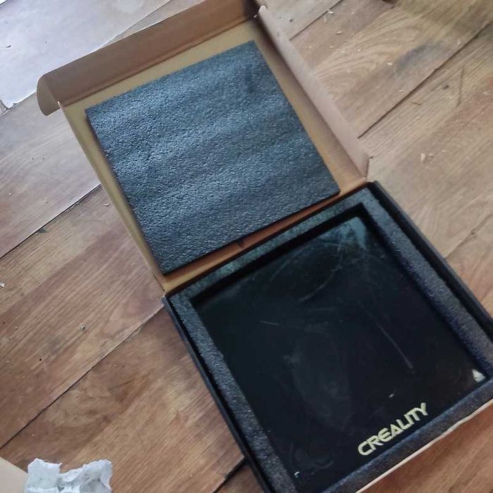 Base de vidro temperado marca Creality para impressora 3d em caixa