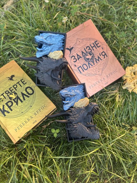 Підпора для книг «Четверте крило»