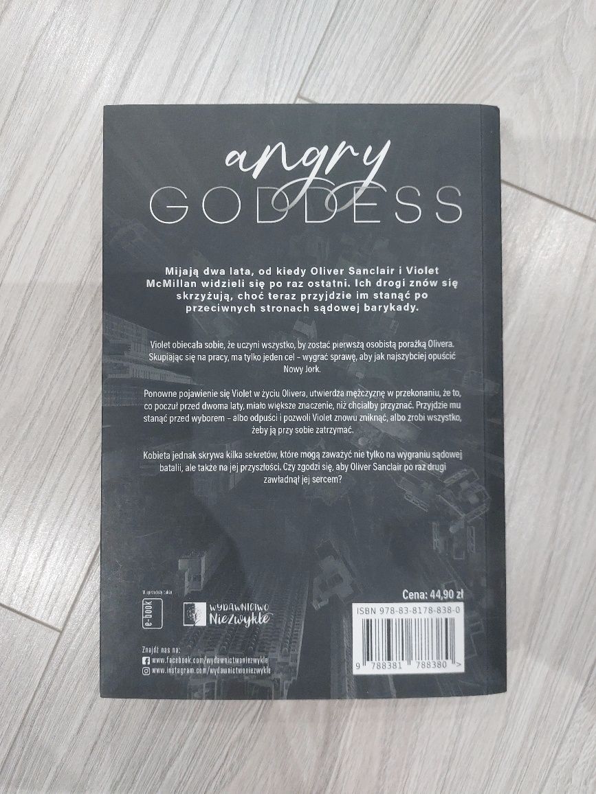 Książki ,,Angry God" I ,,Angry Goddess" + zakładki