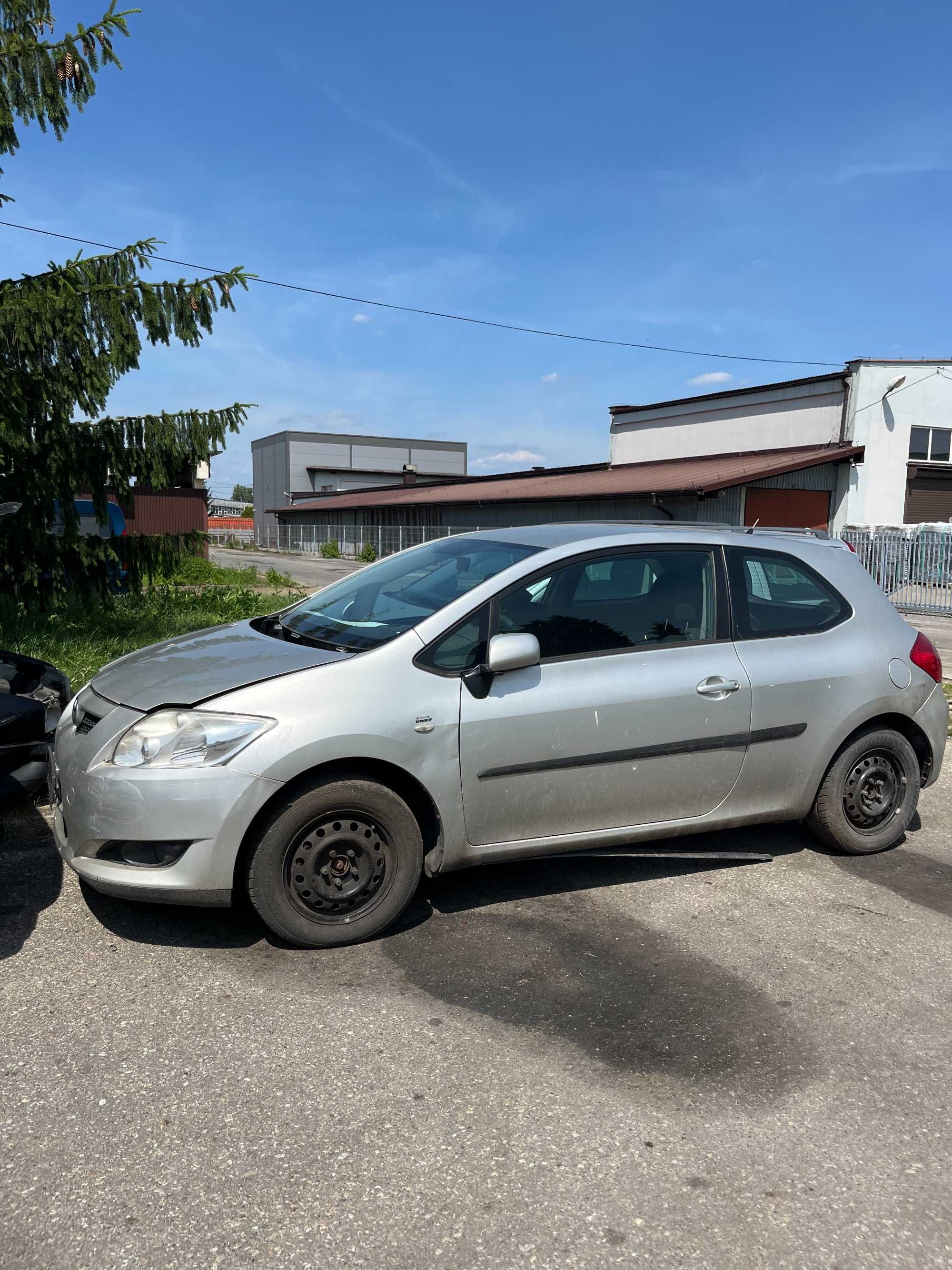 Toyota Auris 2007 na części karoseria drzwi lampy zderzak maska inne