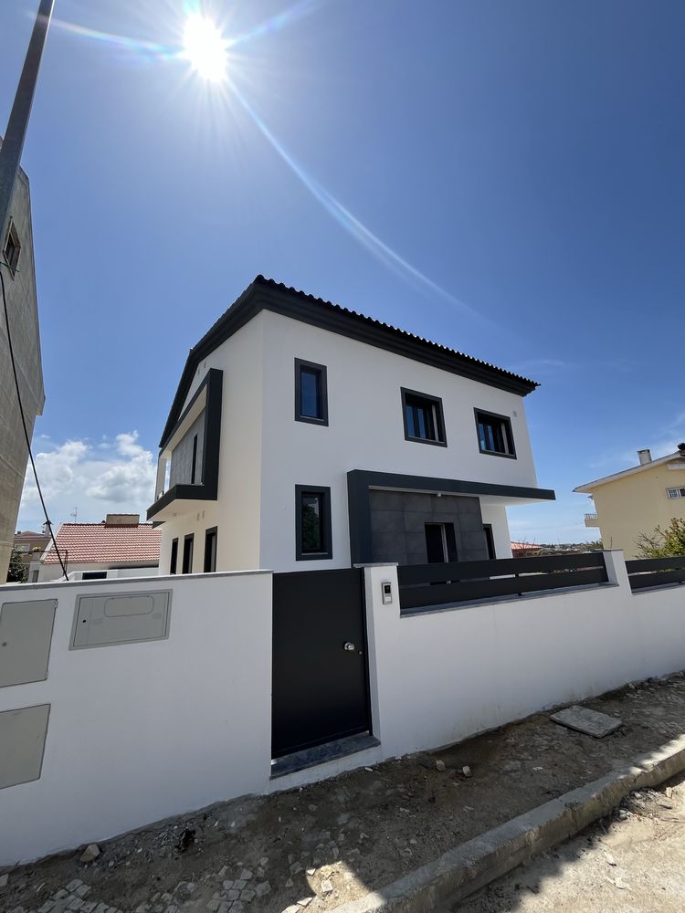 Moradia Moderna T3 com Piscina - Caparica e Trafaria