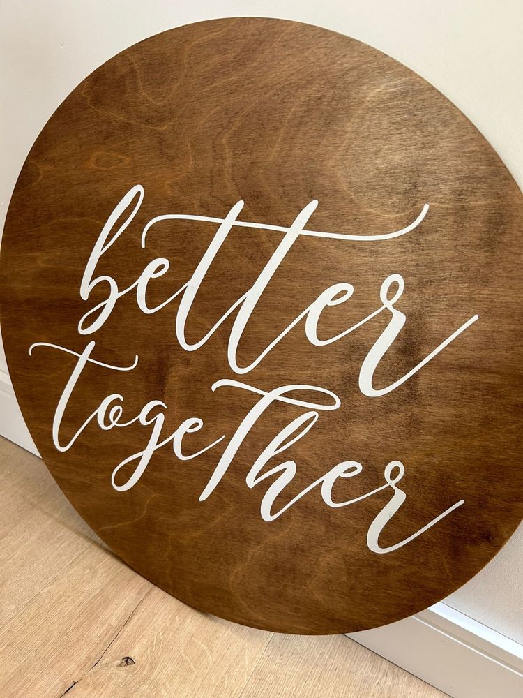 Napis dekoracja „better together” na ślub/wesele rustykalny
