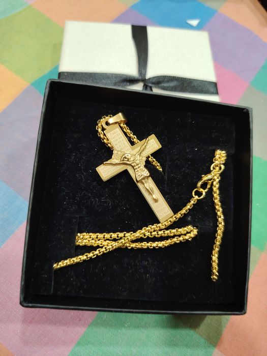 20€ cordão com pingente de cruz de Cristo banhado a ouro 24k entrego