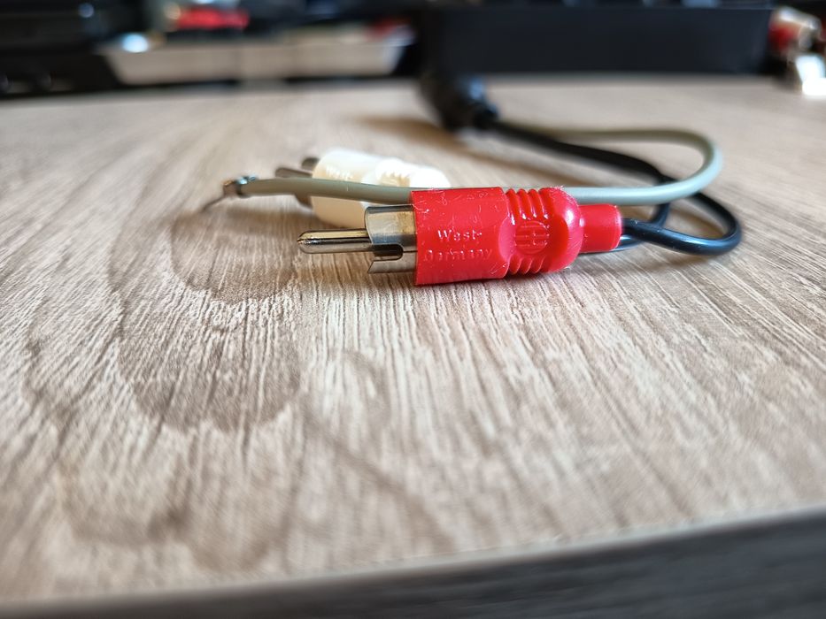 Złącze gramofonowe cinch / 5DIN + masa