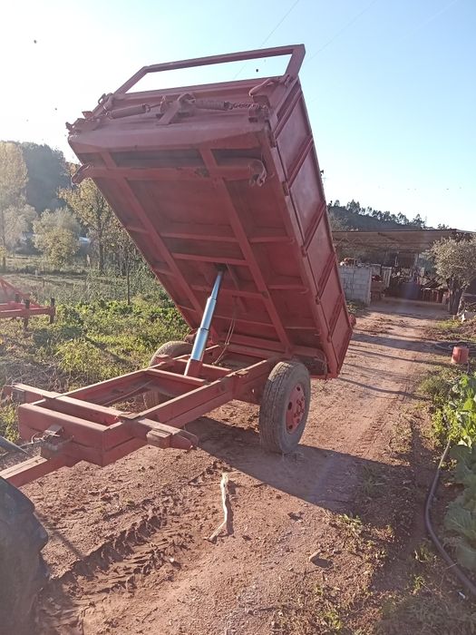 Vendo reboque tri basculante em chapa ARDOX  matriculado