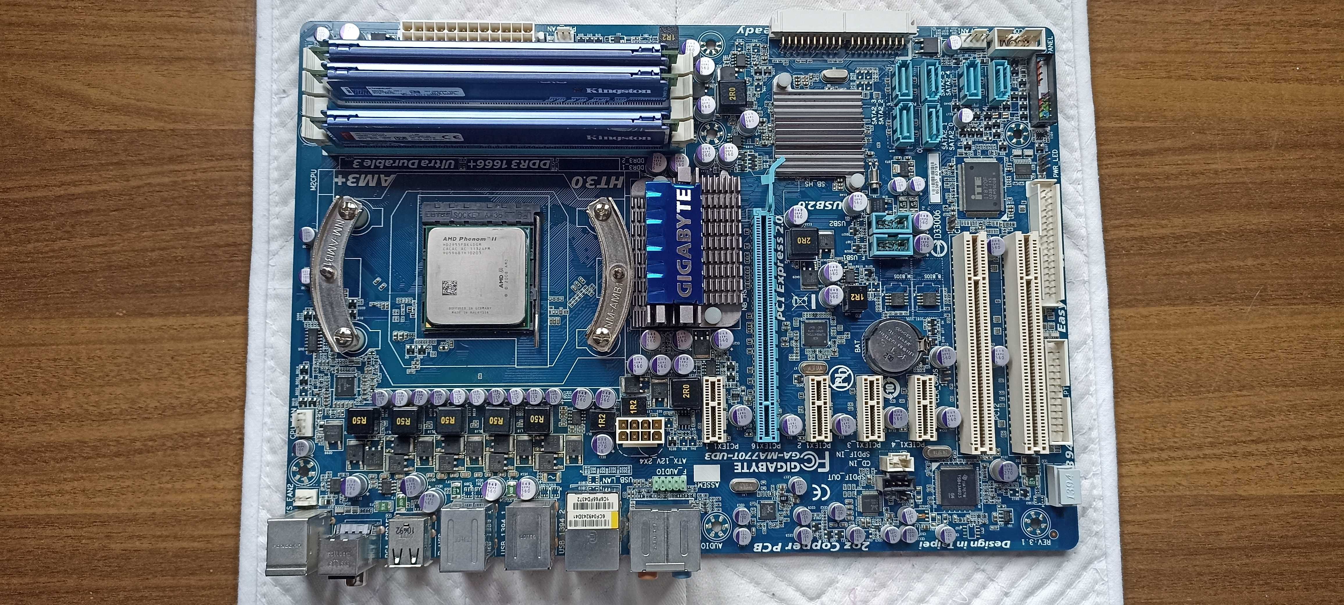 Gigabyte GA-MA770T-UD3, AMD Phenom II X4 955, Kingston DDR3