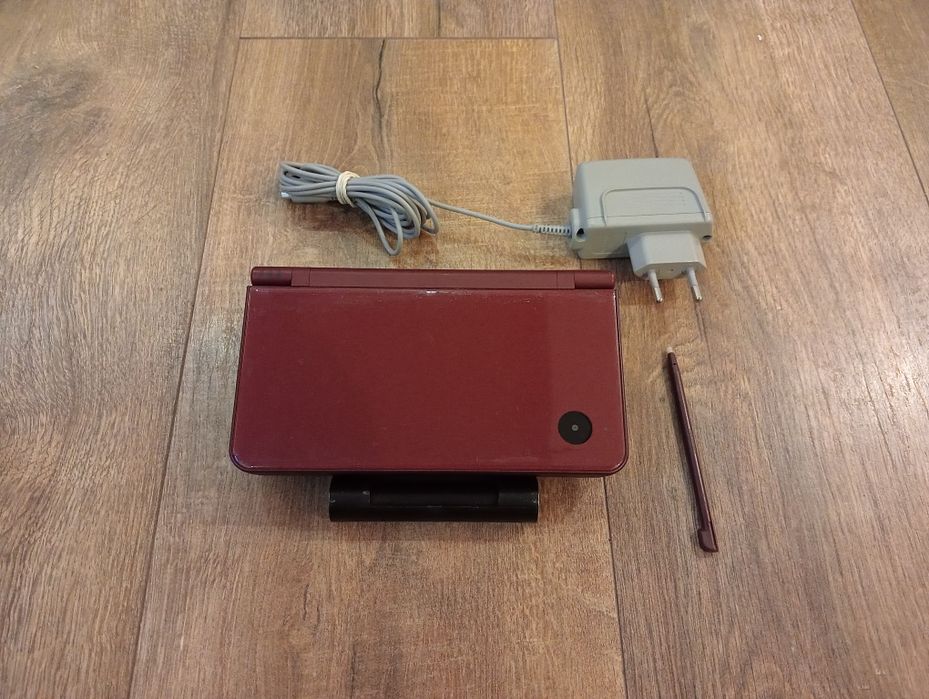 Nintendo DSi XL (2)