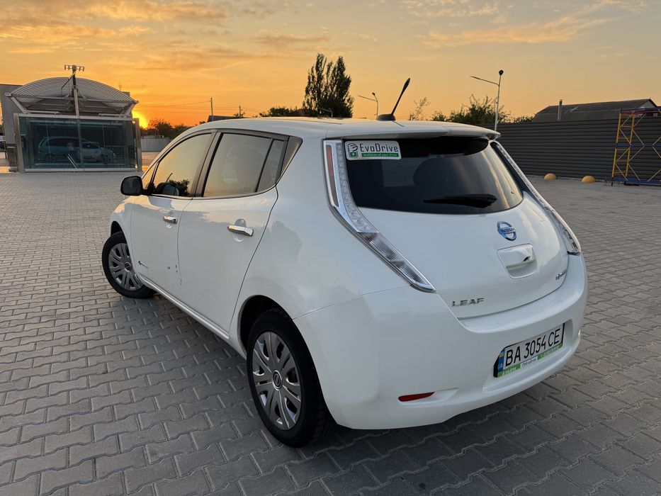 Продам Nissan Leaf
