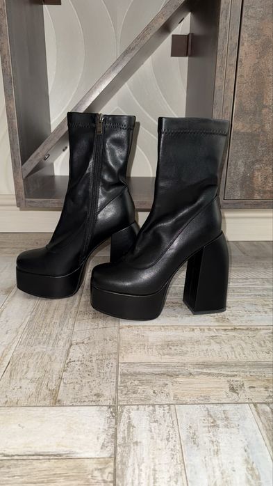 Стильні ботинки, ботильони на підборі, каблук устойчивый