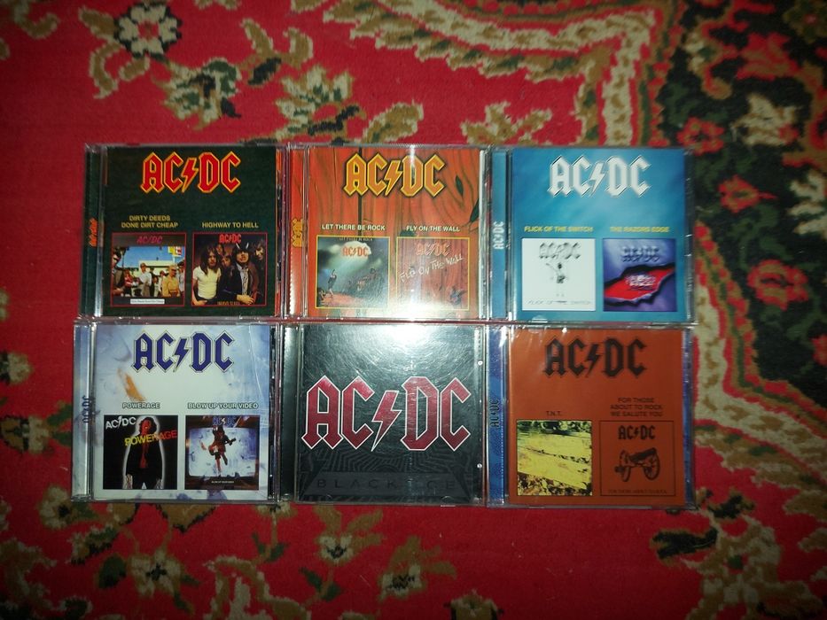 Продаються диски  AC/DC , Whitesnake , Mariilion , Moonspell