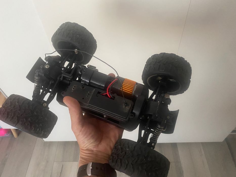 Profesjonalne autka zdalnie sterowane 2 sztuki