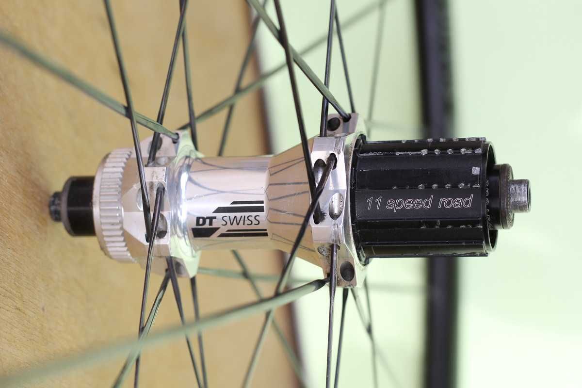 Колеса 28/700С: DT Swiss R32 Spline DB, TR, BMC