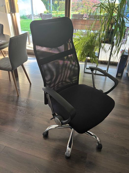 Fotel biurowy krzesło obrotowe czarny Jysk