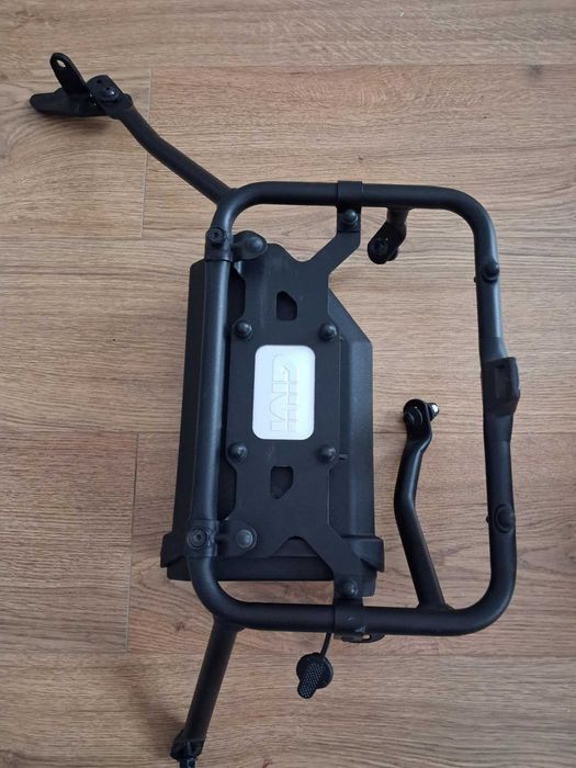 Stelaże GIVI boczne para do HONDA NC750X plus skrzynka narzędziowa