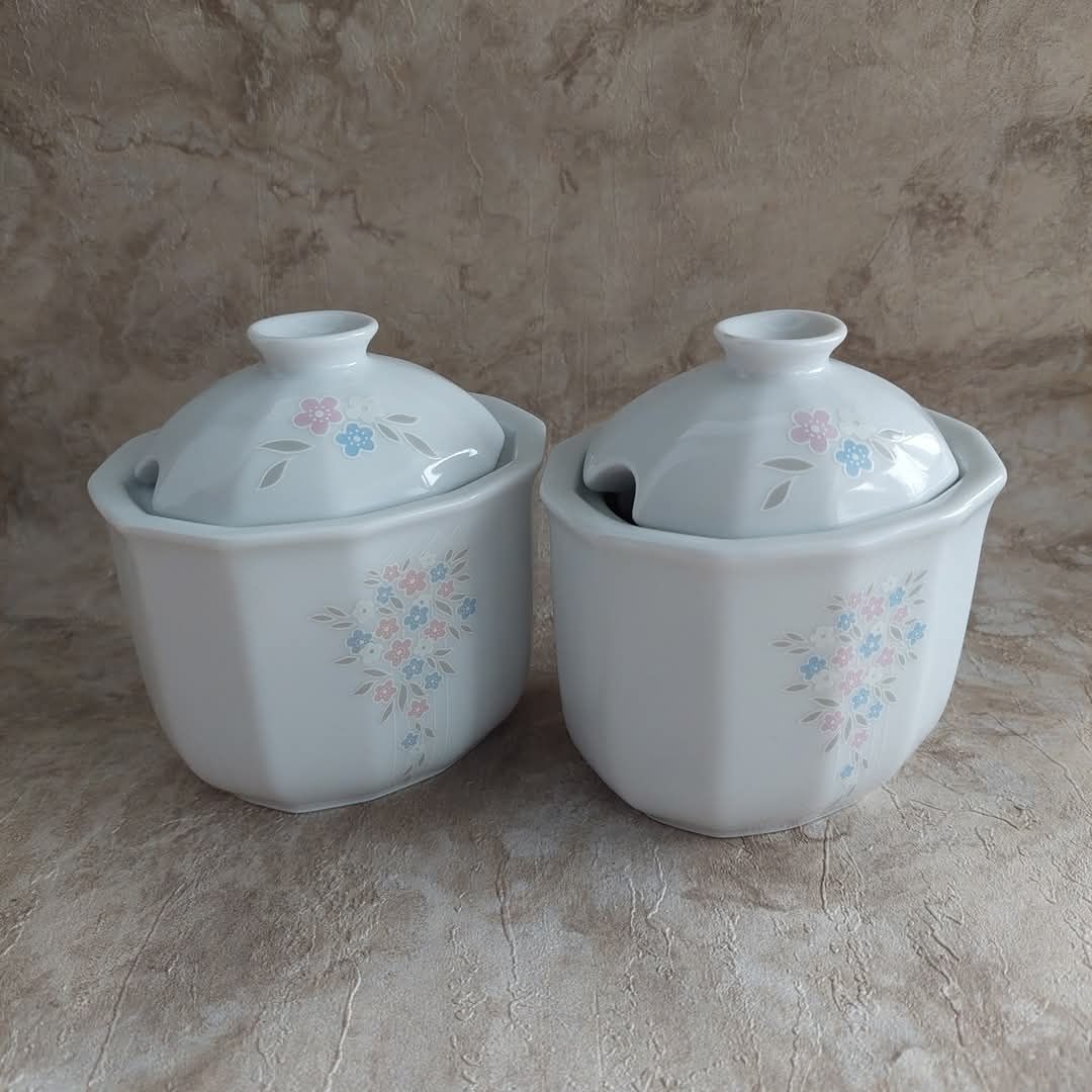 Tirschenreurh Bavaria, cukiernica biała profilowana porcelana, z
