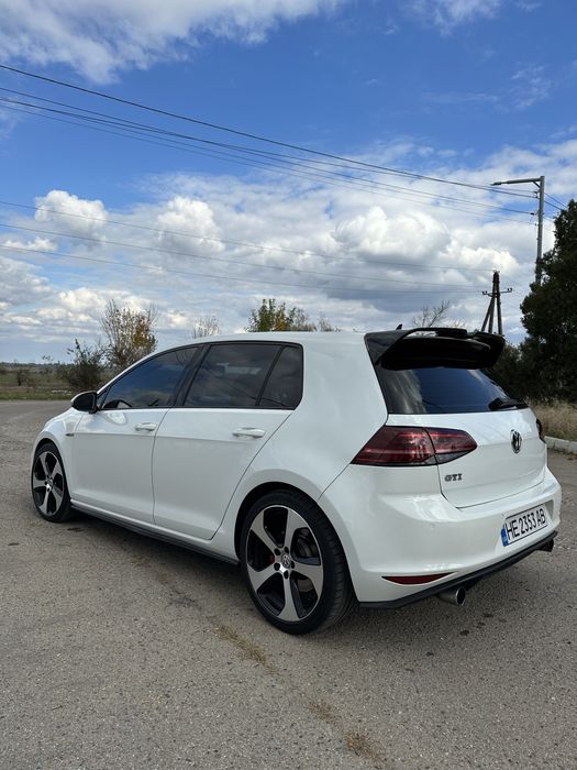Volkswagen Golf GTI 7
