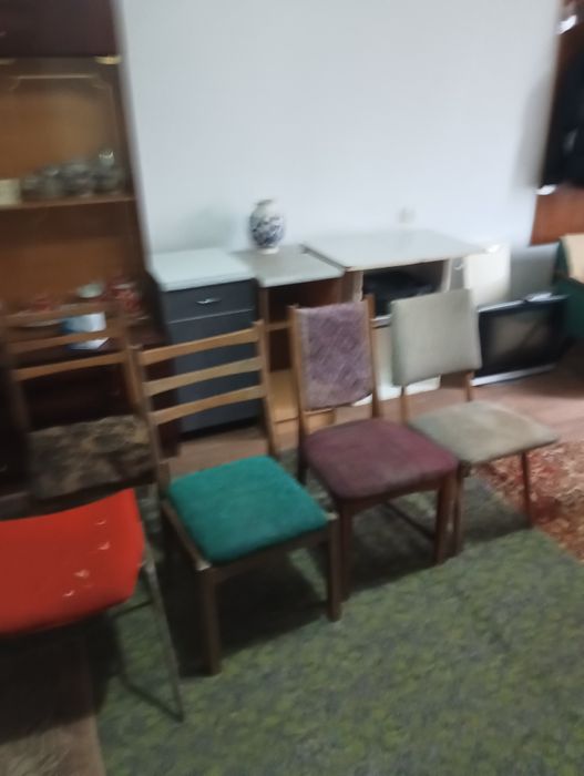 Кухня. Стол. Стул. Мойка.