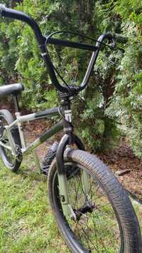 Rower BMX Mongoose Legion L100 Cr-Mo