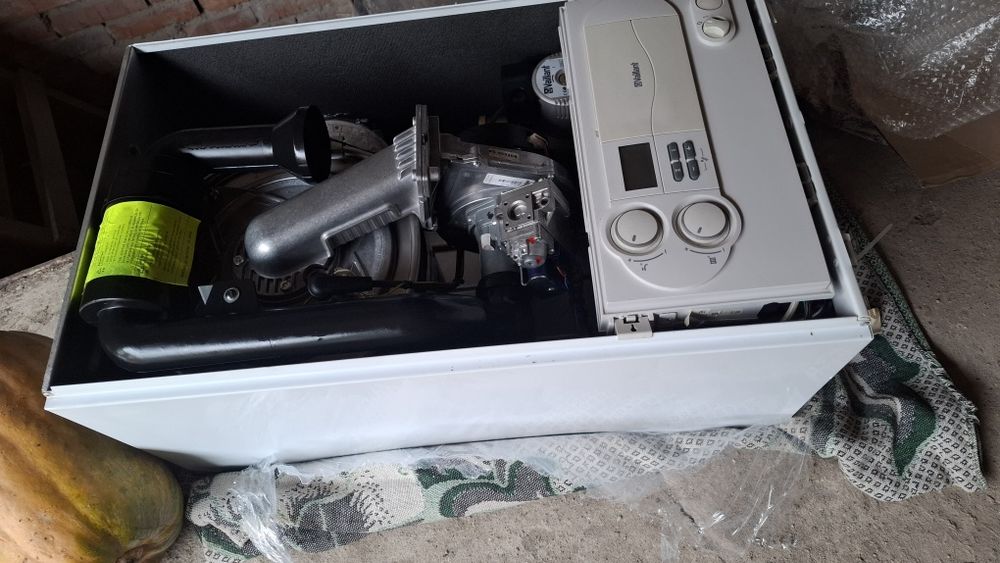 Газовий котел Vaillant ECO TEC Т8 plus конденсаційний ЕКОНОМІЧНИЙ