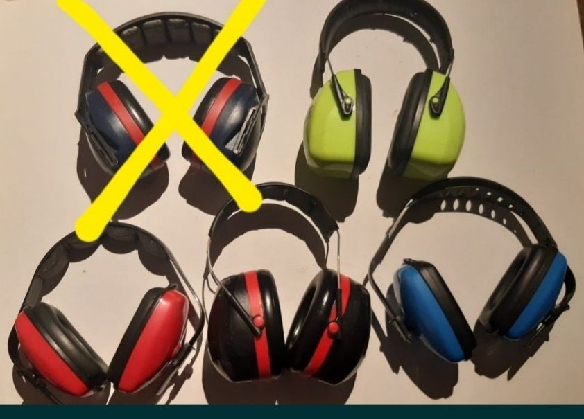 Vendo almofadas, máscaras para dormir, protetores auriculares e  braço