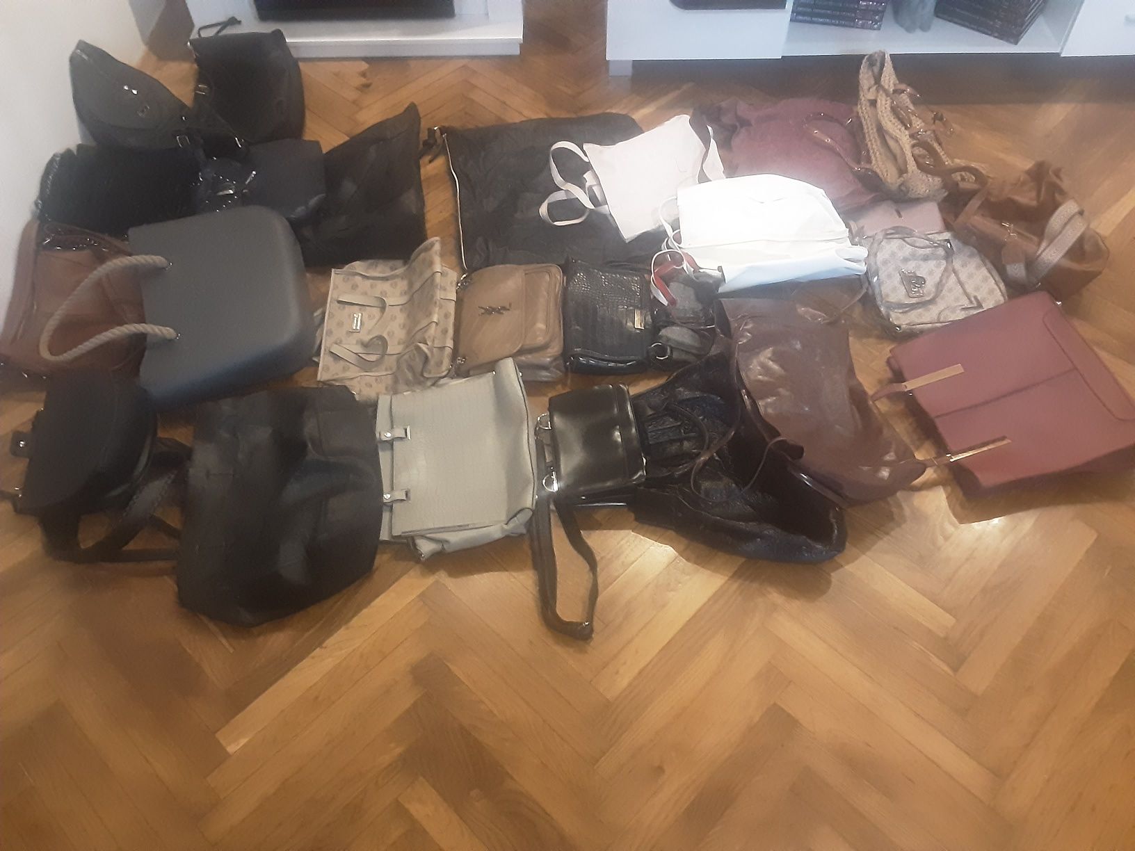 Torebki damskie różne.