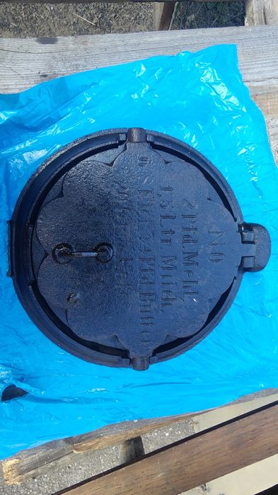 Żeliwna gofrownica z podstawą