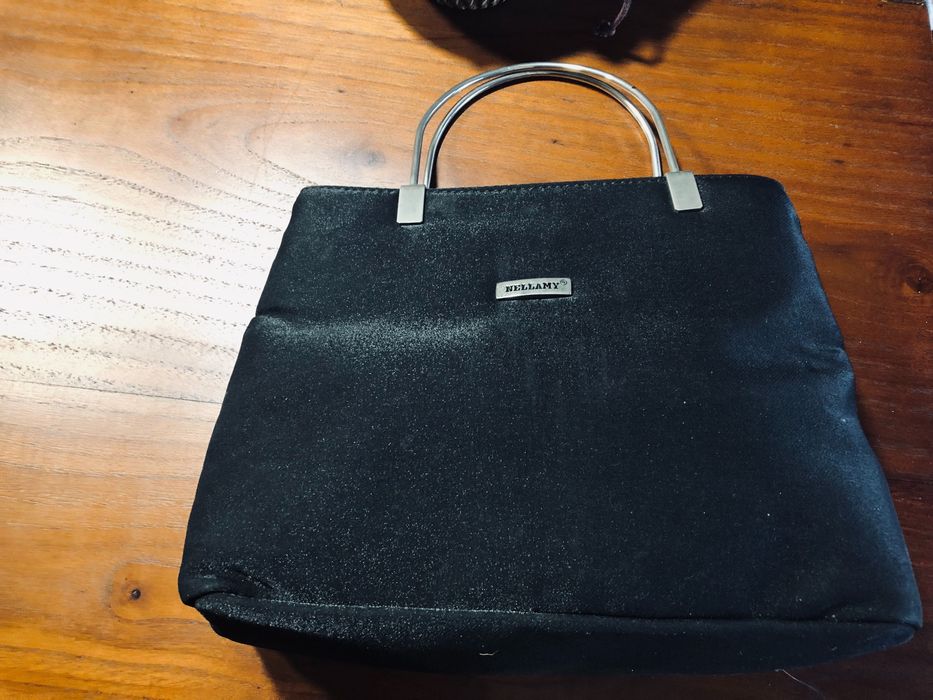 bolsa preta de toilette, ou não, depende do gosto!