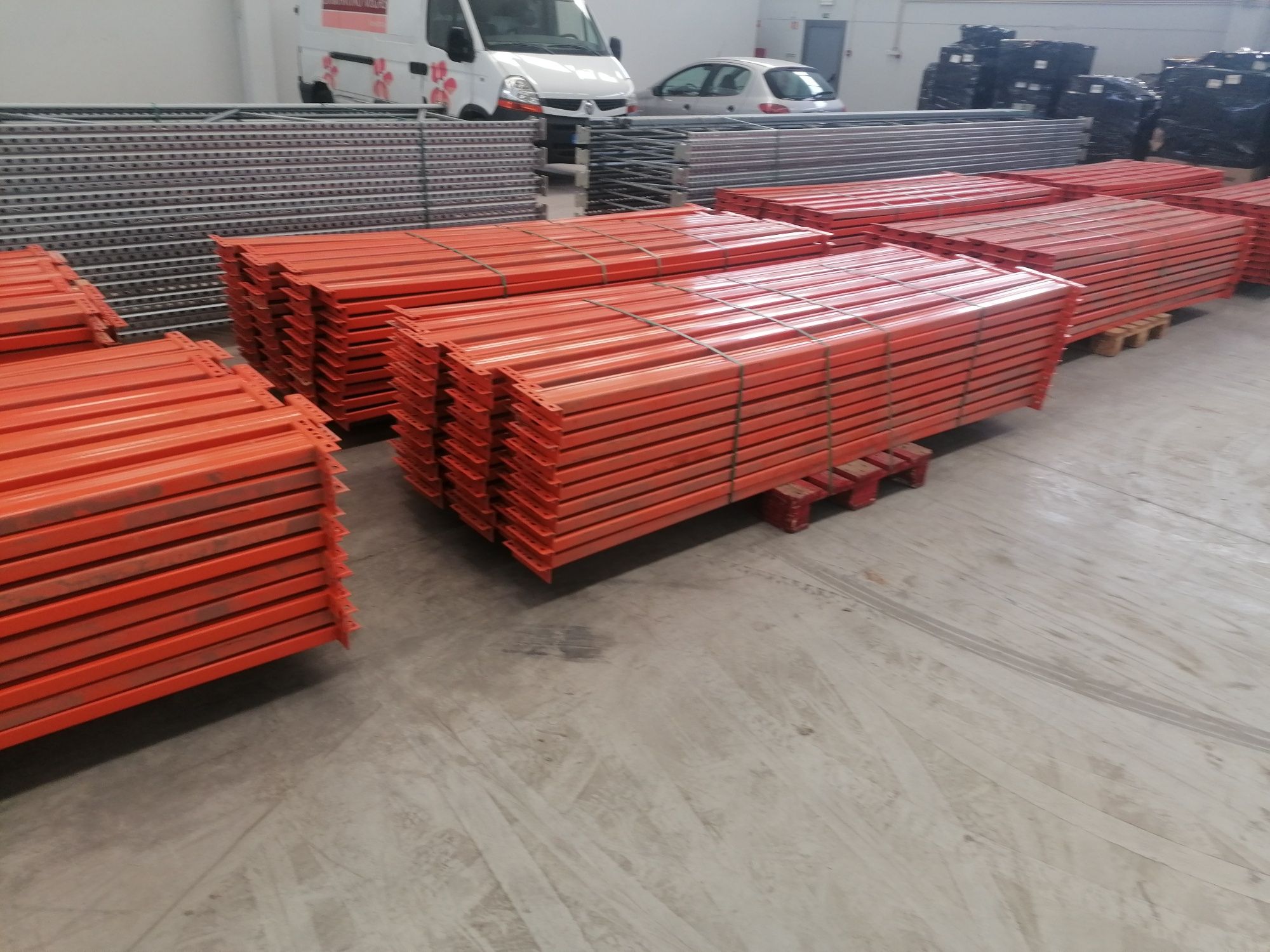 Racks, parteleiras industriais, estantes de armazém