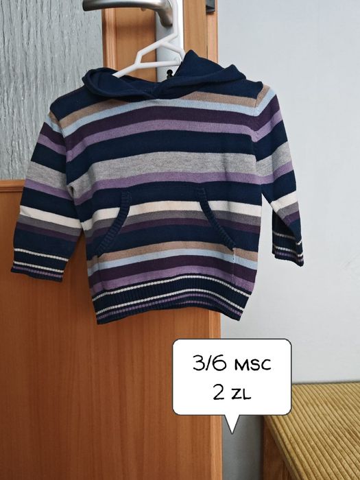 Sweterek z kapturem