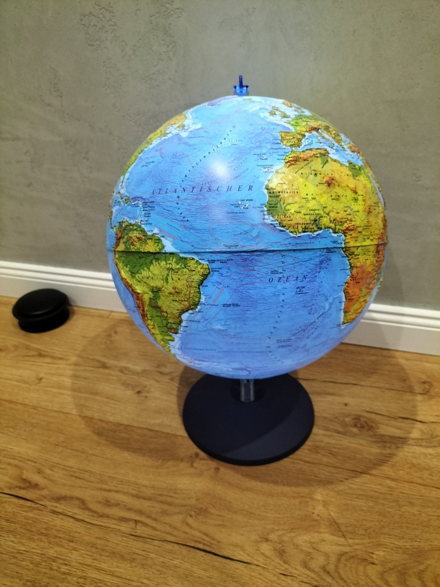 Globus podświetlany 3D LED z aplikacją wersja niemiecka