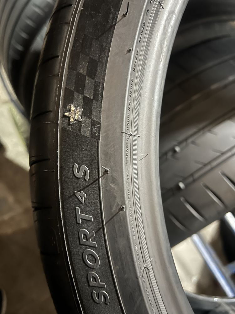 255/35/19 R19 Michelin Pilot Sport 4S * 4шт