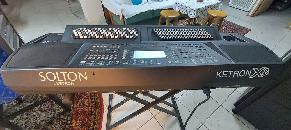 Orgão de Botoes KETRON X8